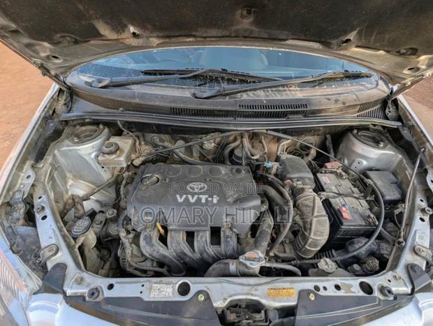 Toyota IST 2004 Silver