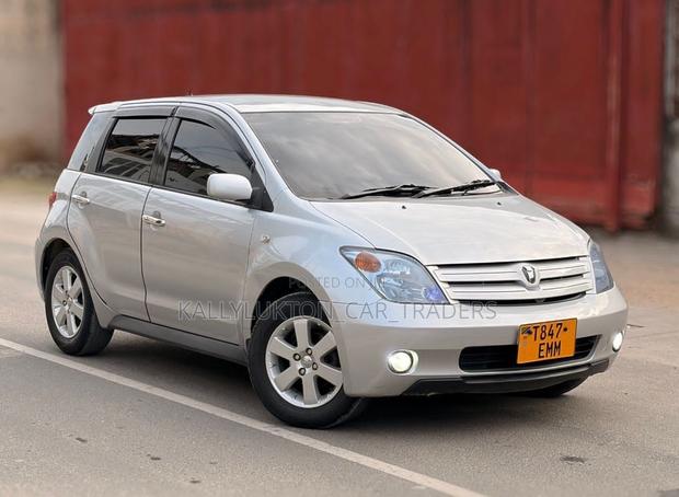 Toyota IST 2006 Silver