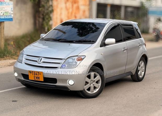 Toyota IST 2006 Silver