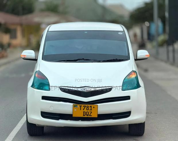 Toyota Ractis 2006 White
