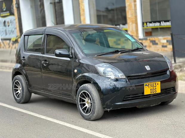 Toyota Passo 2004 Black