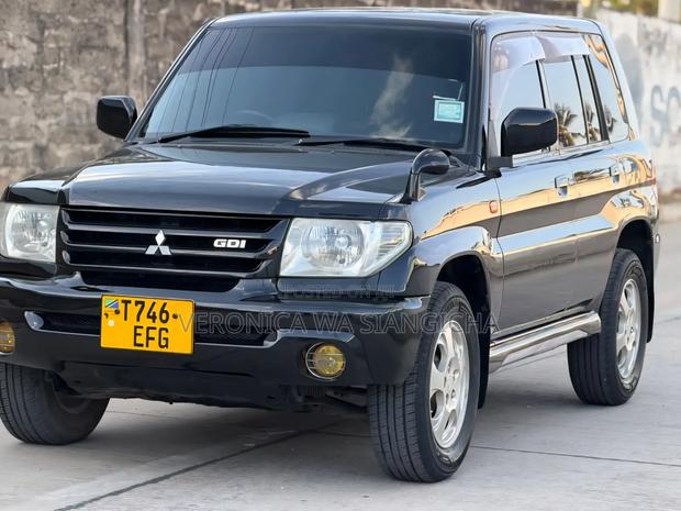 Mitsubishi Pajero 2002 Black