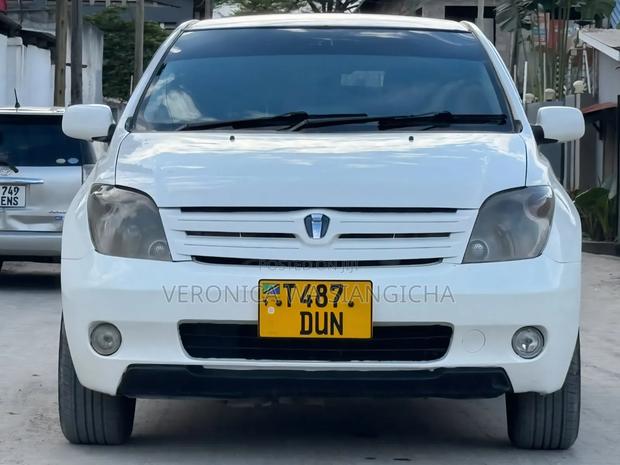 Toyota IST 2005