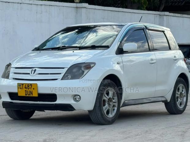 Toyota IST 2005