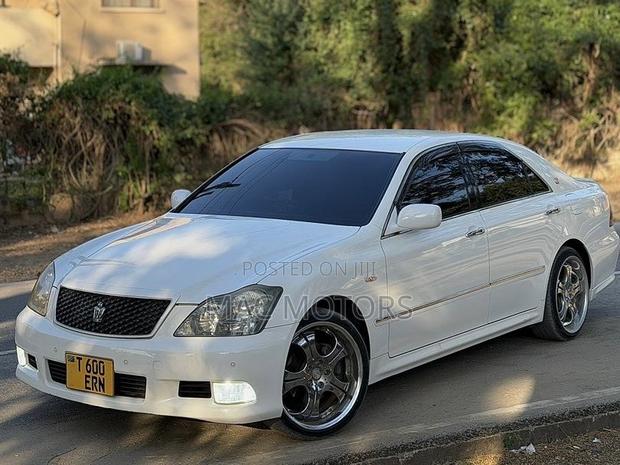 Toyota Crown 2006 White