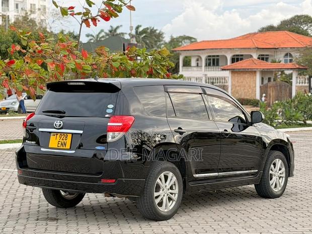 Toyota Vanguard 2010 Black