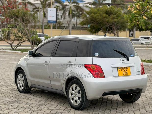 Toyota IST 2003 Silver