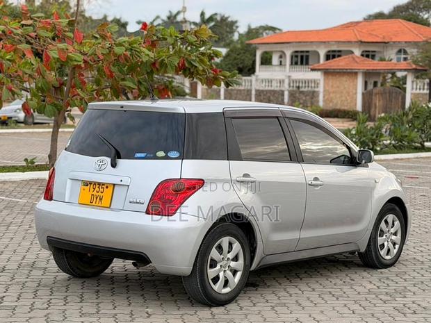 Toyota IST 2003 Silver