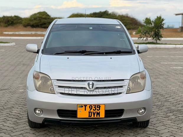 Toyota IST 2003 Silver