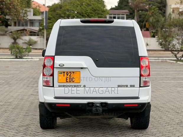 Land Rover Discovery 2011 White