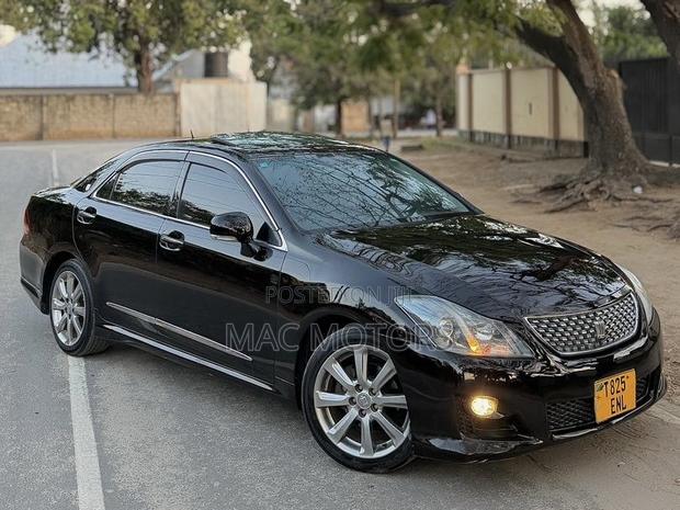 Toyota Crown 2009 Black