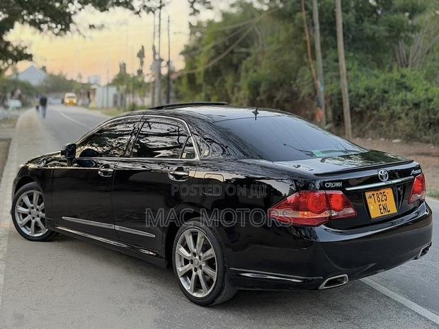 Toyota Crown 2009 Black