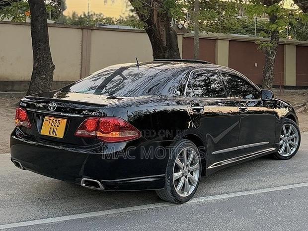 Toyota Crown 2009 Black