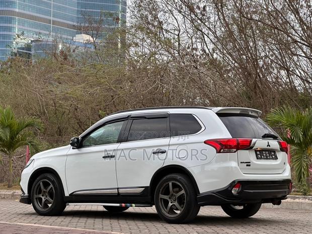 Mitsubishi Outlander 2016 White