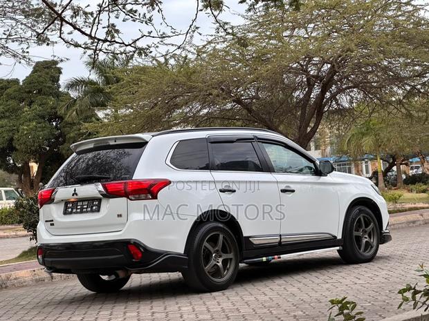 Mitsubishi Outlander 2016 White