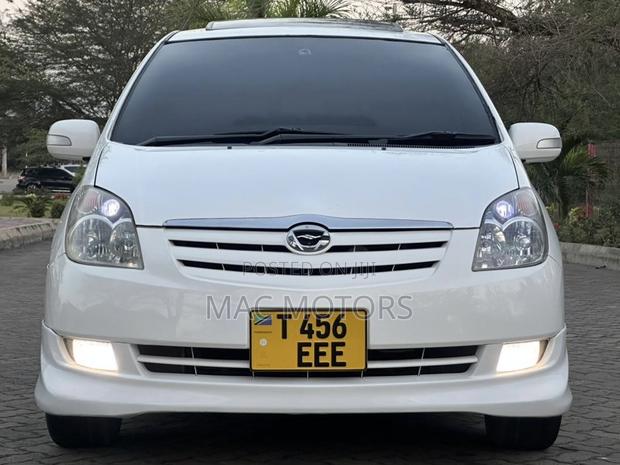 Toyota Corolla Spacio 2004 White