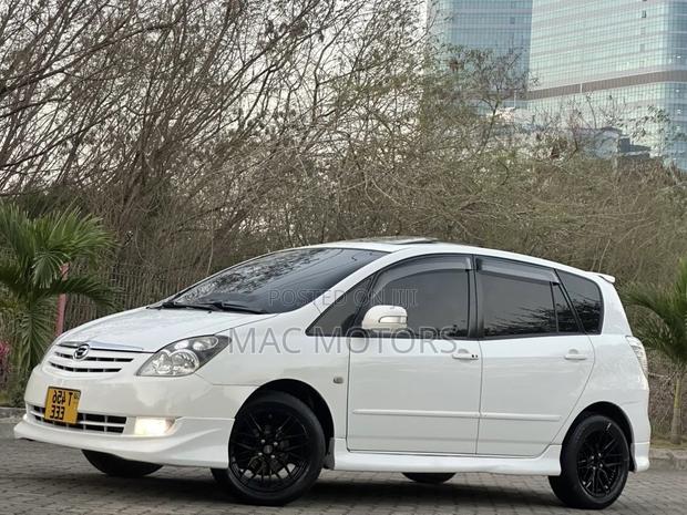 Toyota Corolla Spacio 2004 White