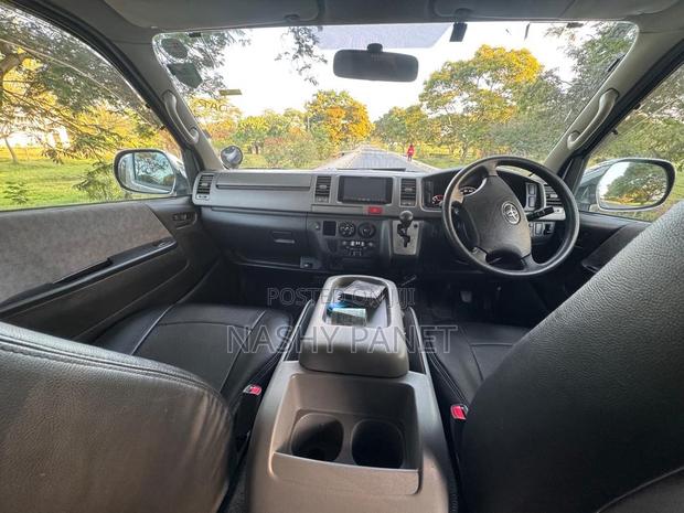 Toyota Grand HiAce 2002 Silver