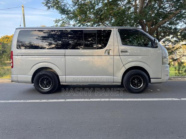Toyota Grand HiAce 2002 Silver