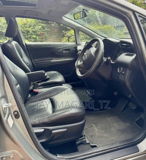 Toyota Wish 2011 Silver