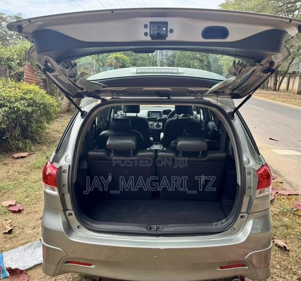 Toyota Wish 2011 Silver