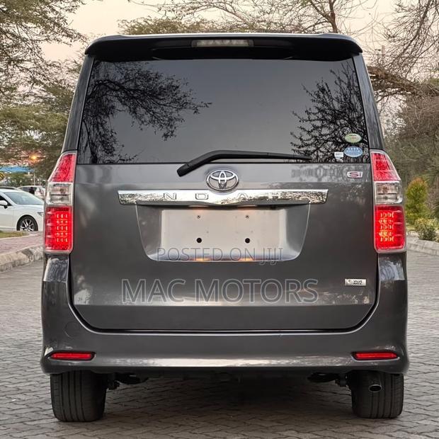 Toyota Noah 2008 Gray