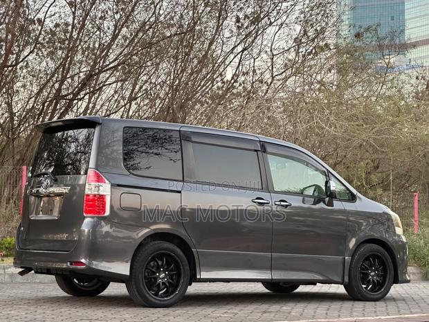 Toyota Noah 2008 Gray