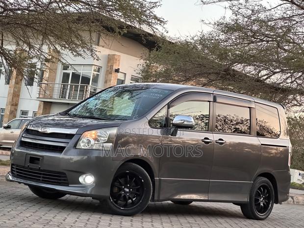 Toyota Noah 2008 Gray