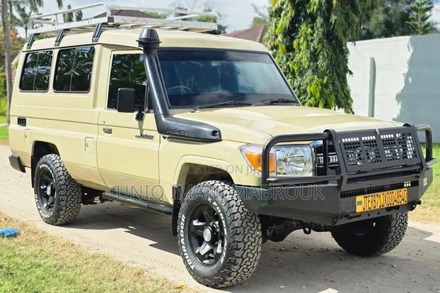 Toyota Land Cruiser 2010 Beige