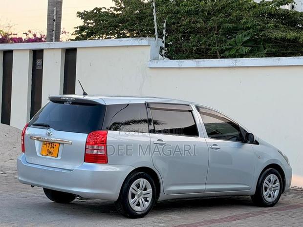 Toyota Wish 2005 Silver