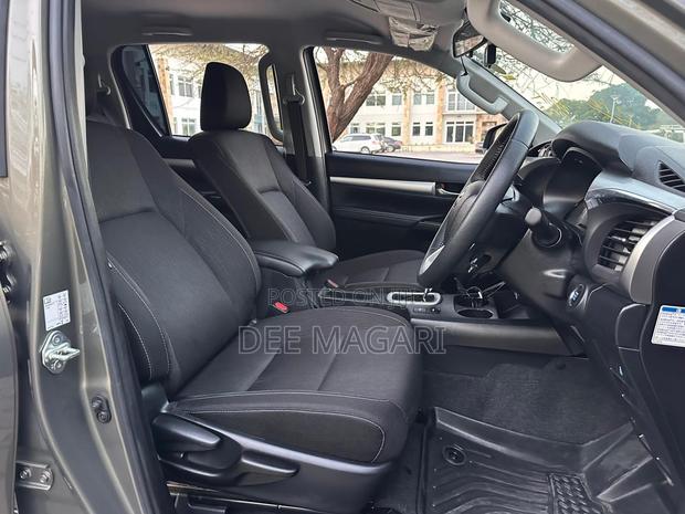 Toyota Hilux 2023 Green