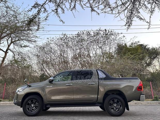 Toyota Hilux 2023 Green