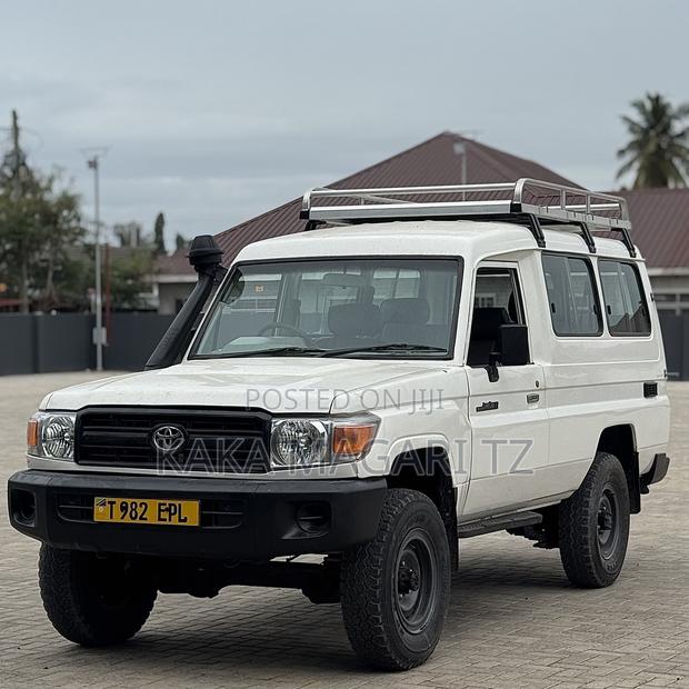 Toyota Land Cruiser 2007 White