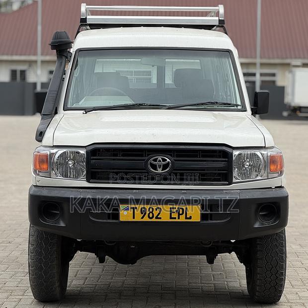 Toyota Land Cruiser 2007 White