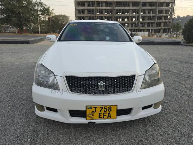 Toyota Crown Royale 2005 White