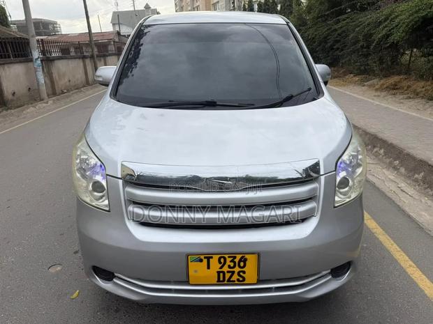 Toyota Noah 2007 Silver
