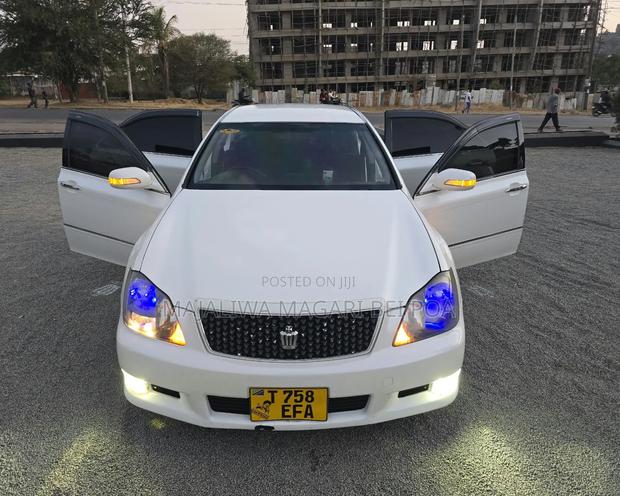 Toyota Crown Royale 2005 White