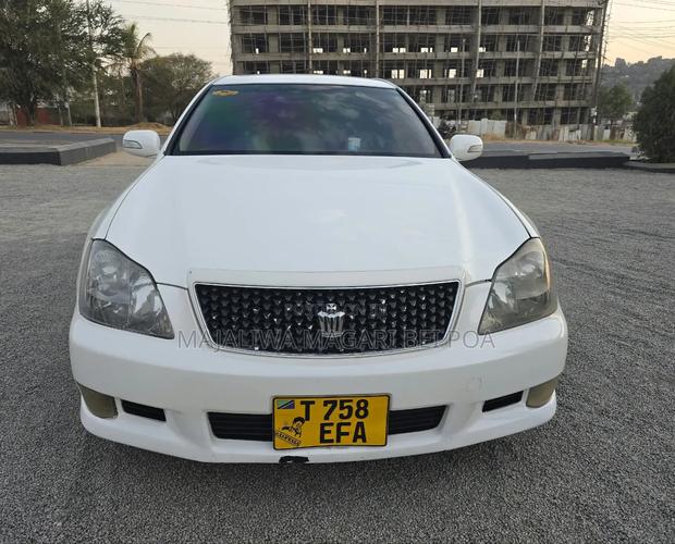 Toyota Crown Royale 2005 White