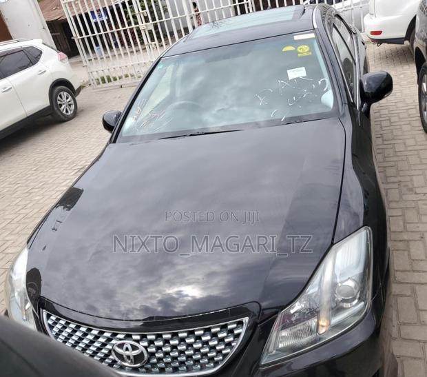 Toyota Crown 2009 Matt Black