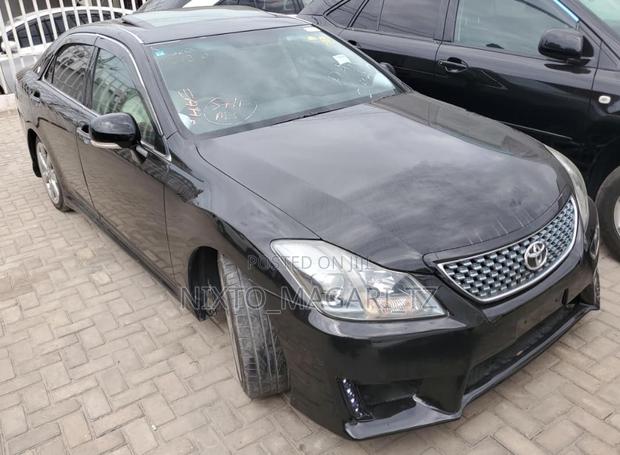 Toyota Crown 2009 Matt Black