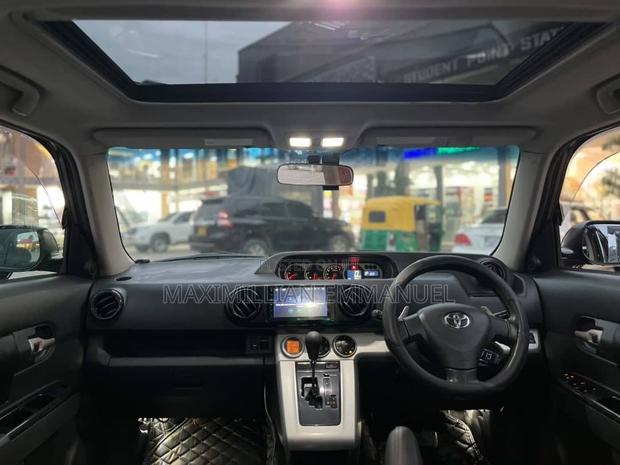 Toyota Corolla Rumion 2010 Black