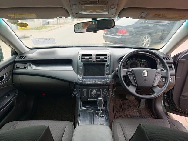 Toyota Crown 2010 Green