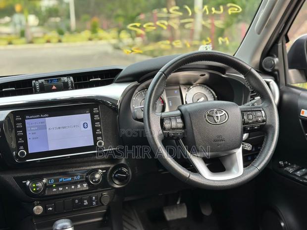 Toyota Hilux 2024 Matt Black