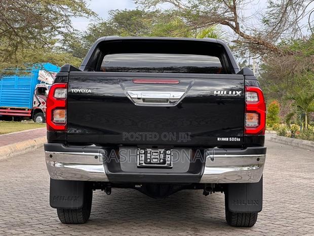 Toyota Hilux 2024 Matt Black