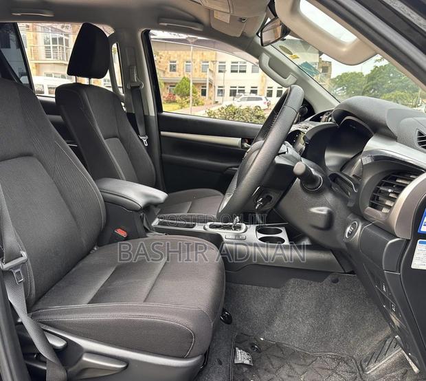 Toyota Hilux 2024 Matt Black