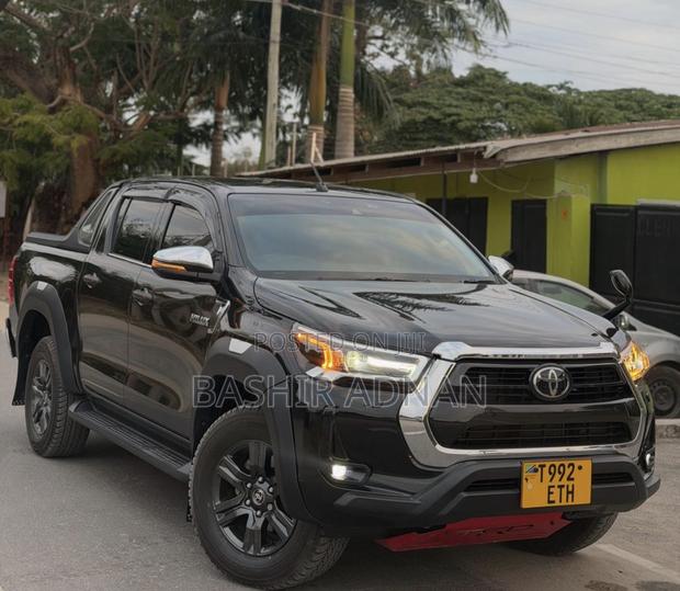Toyota Hilux Revo Double Cab Deisel 2.4 AWD 2021 Black