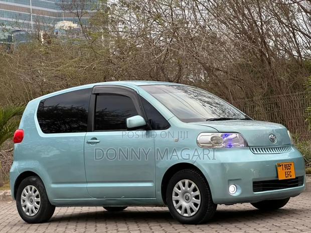 Toyota Porte 2005 Blue