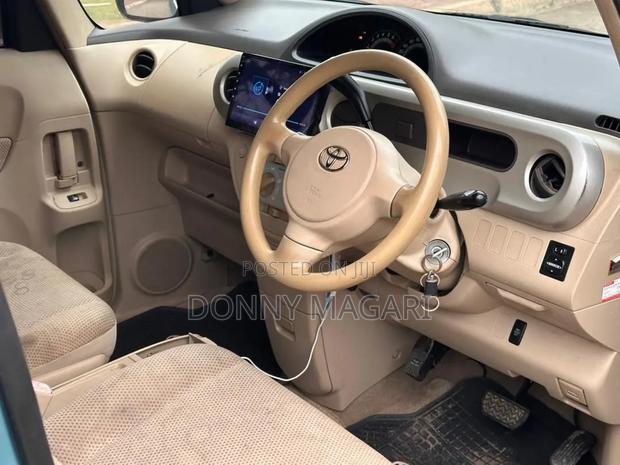 Toyota Porte 2005 Blue