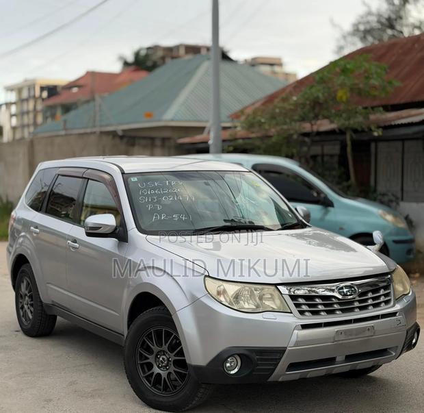 Subaru Forester 2011 Silver