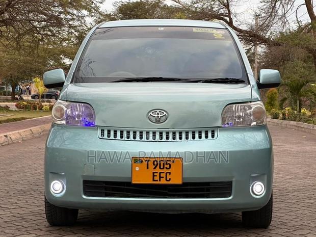 Toyota Porte 2005 Blue